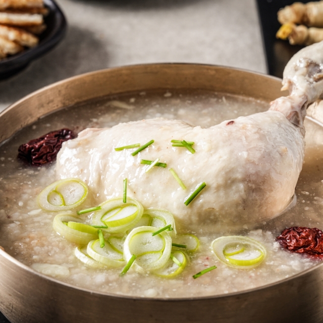 사위사랑 가득찬 국내산 닭다리삼계탕 600g