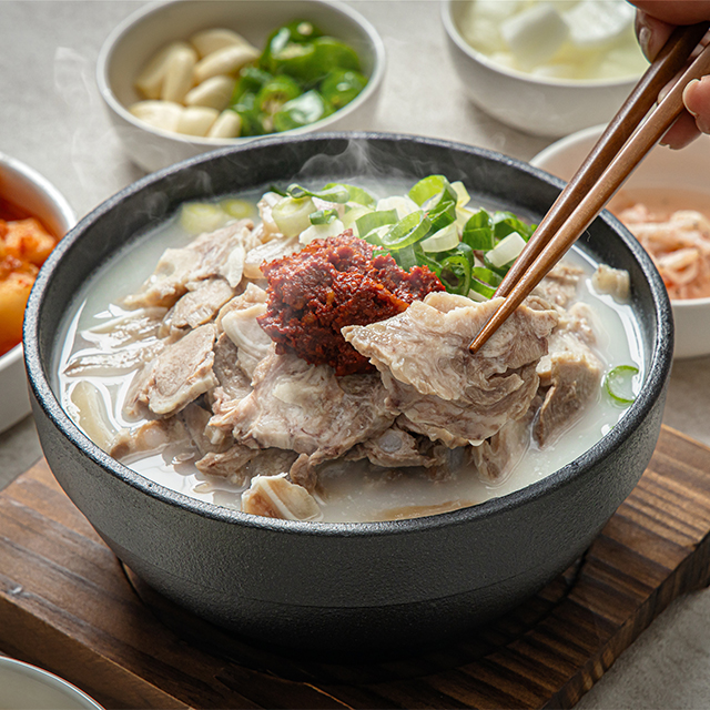 ▶역대급 고기함량!!◀ 푸짐한 프리미엄 고기듬뿍 초간편 돼지국밥 1~2인분 1팩  (얼큰돼지국밥 얼큰내장탕)