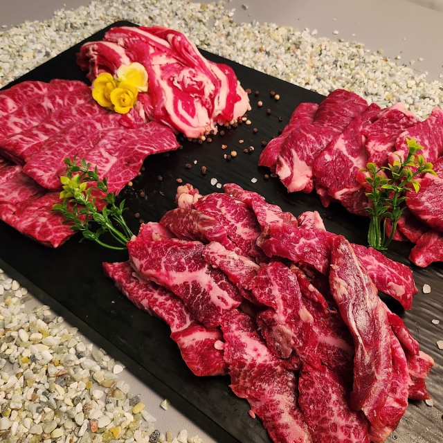 소고기 인기 부위로 가득 담은 육향모듬1kg (살치살, 갈비살, 부채살, 우삼겹)