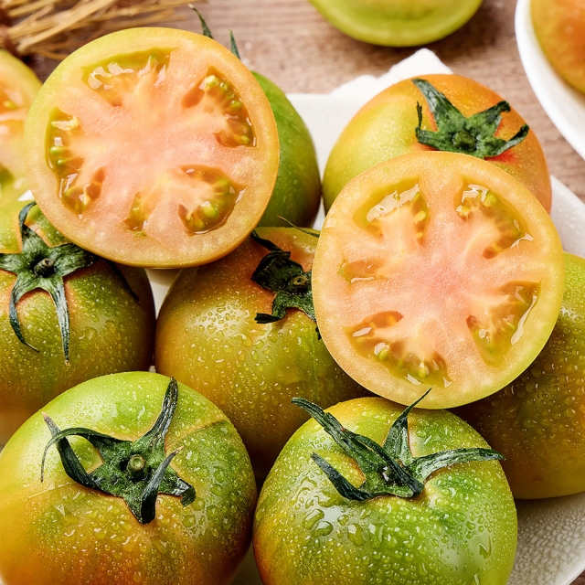 터지는 과육과 아삭한 식감의 대저토마토