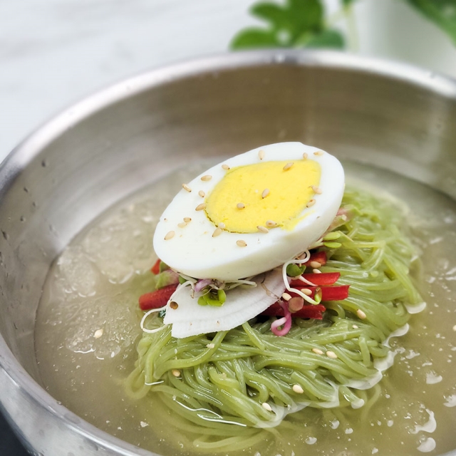 얼음 동동! 35년전통 부산 부추냉면