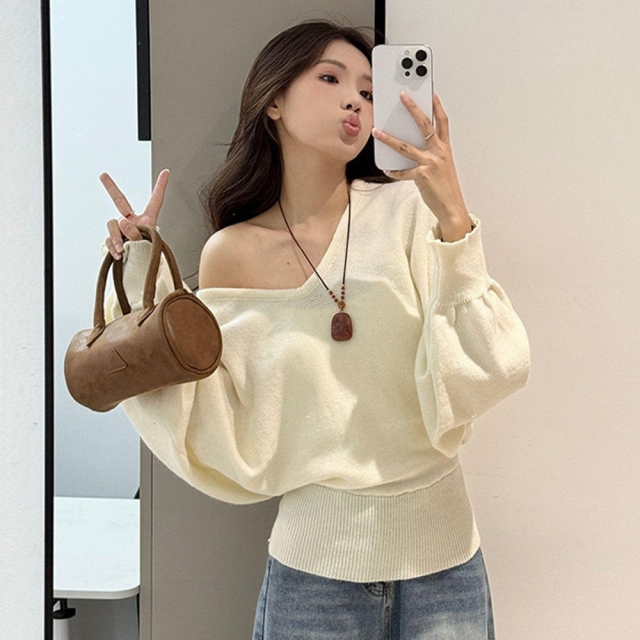 잘록핏 뱃살커버 브이넥 니트