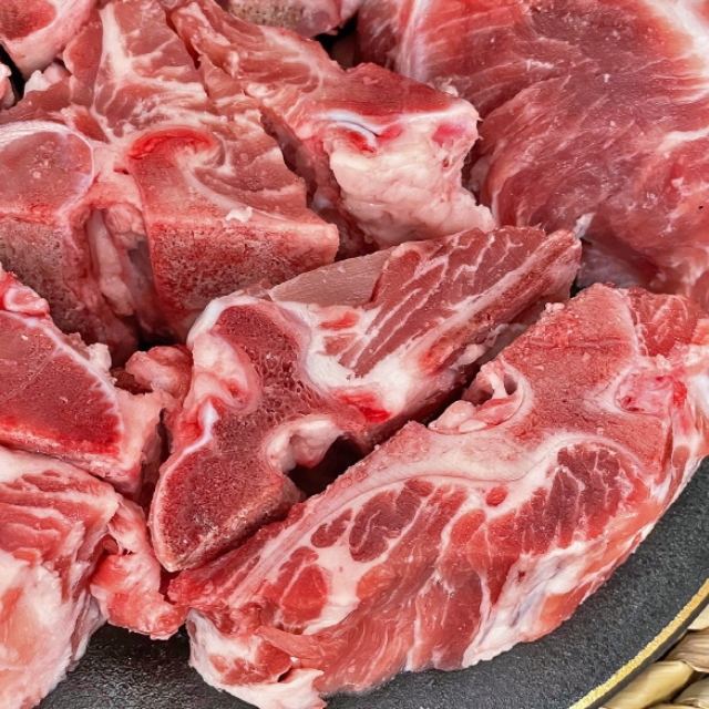 살밥 두툼한 한돈등뼈 3kg 특가