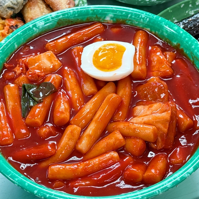 맛있게 매콤한 미녀 떡볶이!