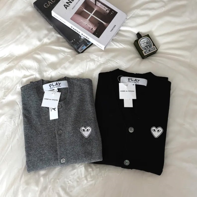 꼼데가르송 화이트 하트 니트 가디건